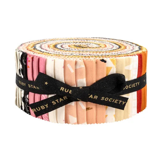 Ruby Star Society Sketchbook kaitalerulla, 40 kpl värikkäitä 2½” puuvillakangassuikaleita.