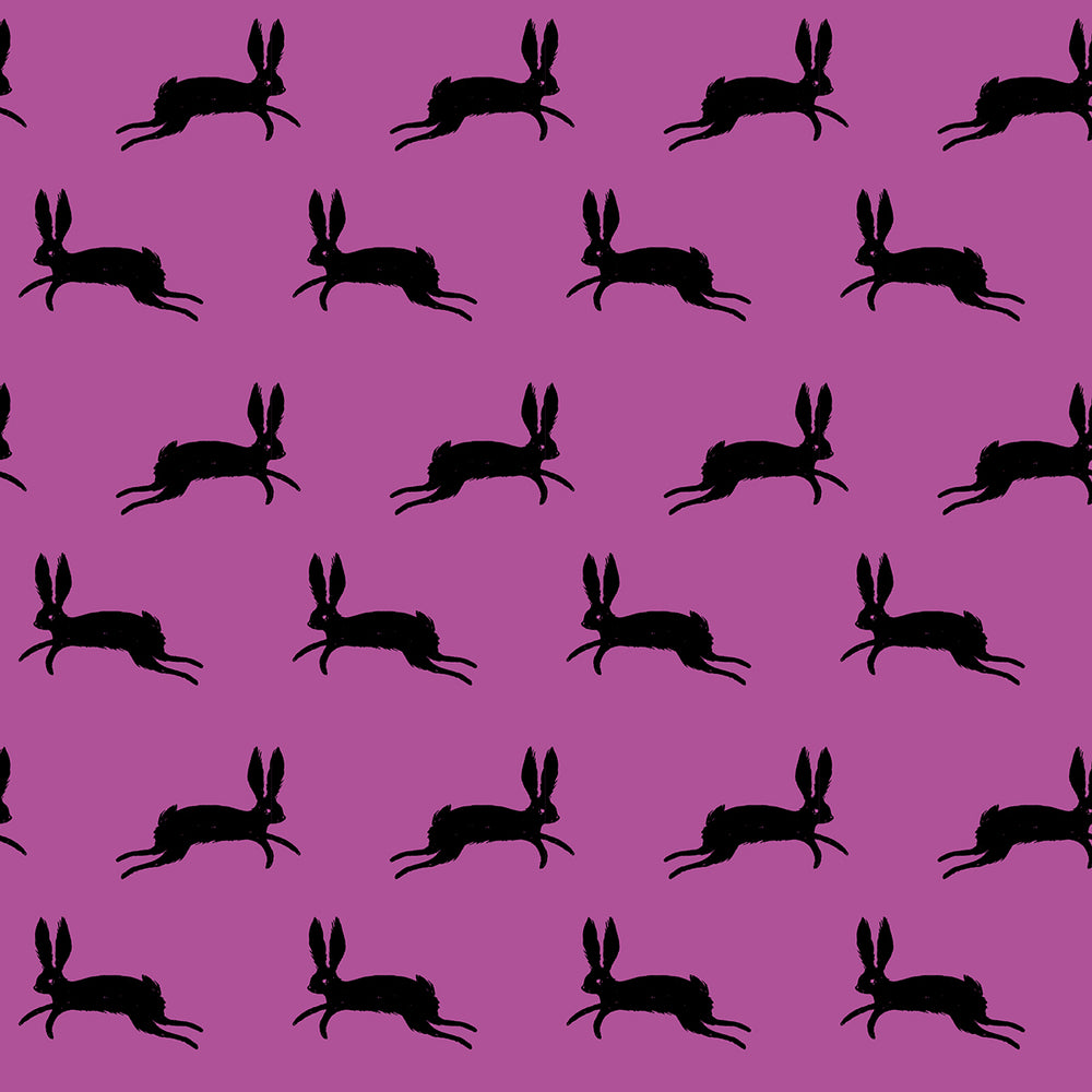 Violetilla pohjalla mustia loikkivia pupusiluetteja. Ruby Star Society Spooky Darlings RS5078-13 Ghost Bunny Witchy puuvillakangas.