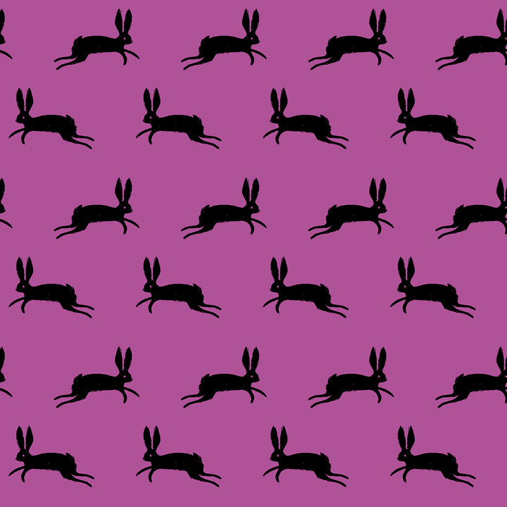 Violetilla pohjalla mustia loikkivia pupusiluetteja. Ruby Star Society Spooky Darlings RS5078-13 Ghost Bunny Witchy puuvillakangas.