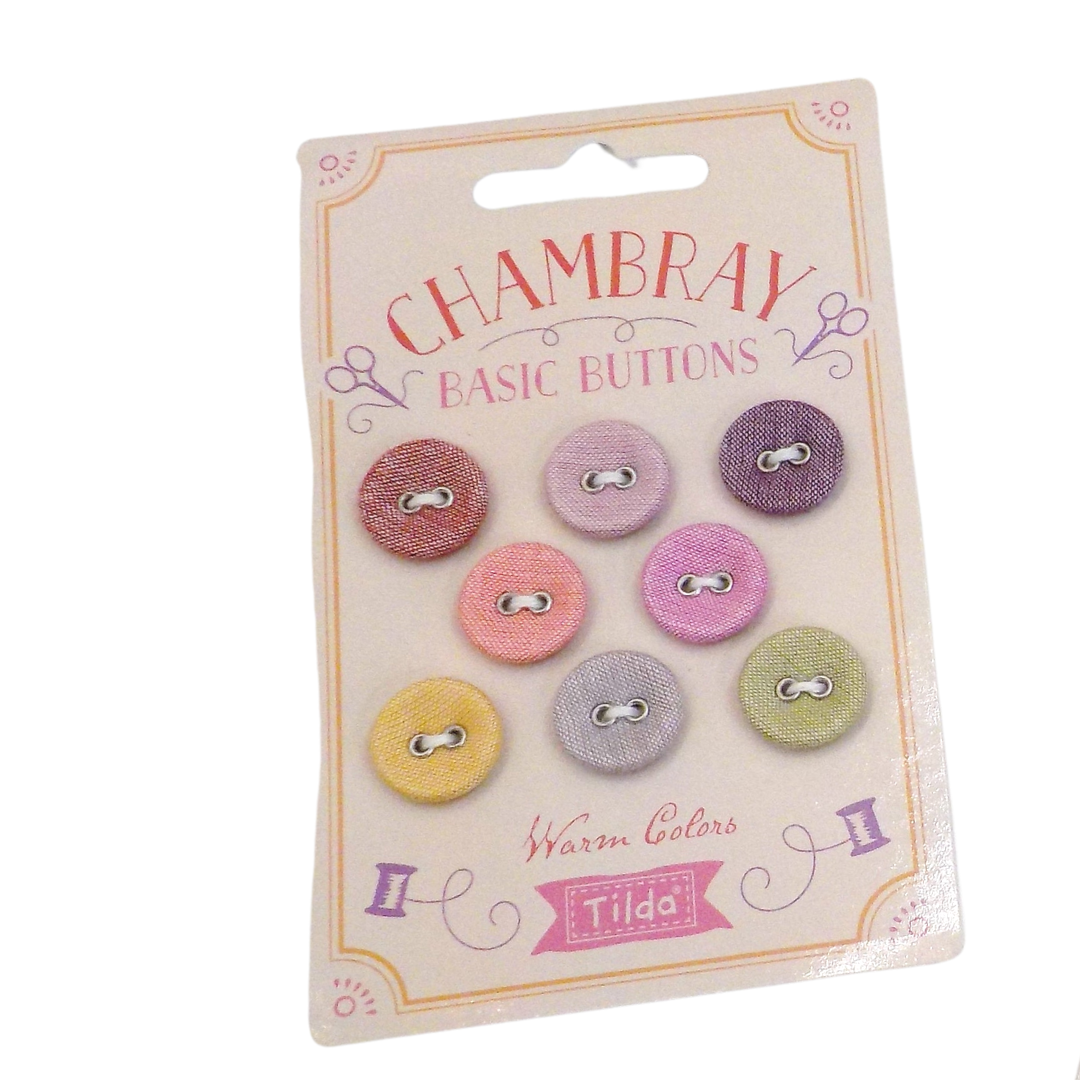 Tilda Chambray Warm napit 16 mm – 8 kpl, lämpimän sävyiset kangaspäällysteiset napit ompeluun ja tilkkutöihin.