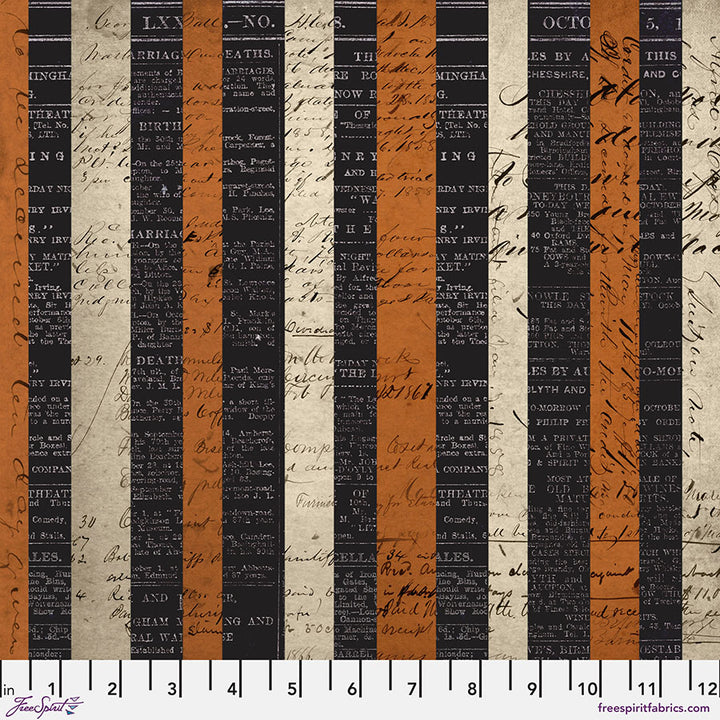 Tim Holtz Frightful Haunted Canvas -kangas, jossa mustia ja punaisia pystyraitoja, vintage-tyylisiä sanomalehtitekstejä ja käsinkirjoitusta, puuvillapanamaa.