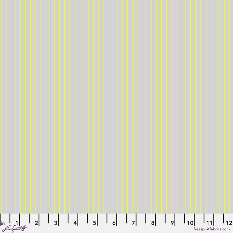 FreeSpirit Fabrics Tula Pink True Colors Tiny Stripes Spark - 100% puuvillakangas tilkkutöihin, askarteluun ja ompeluprojekteihin.