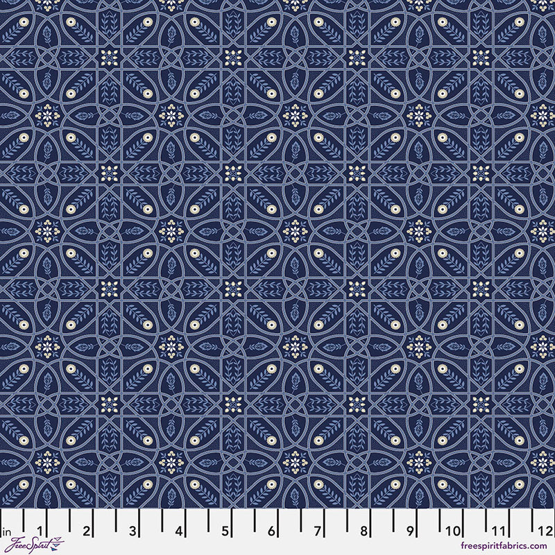 Wandle Brophy Trellis Blue puuvillakangas, William Morrisin inspiroima sininen kuosi, joka yhdistää Arts and Crafts -tyylin ja modernin värimaailman. Sopii käsitöihin ja sisustukseen.
