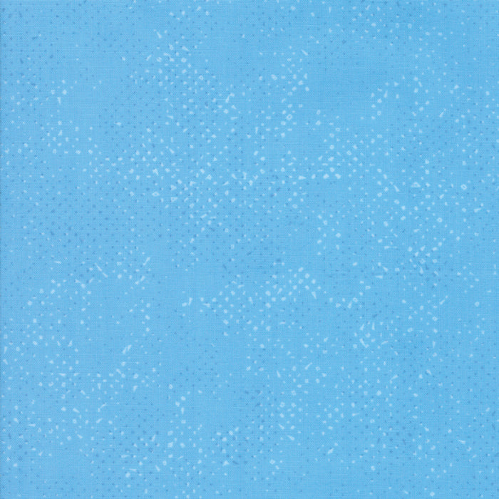 Zen Chic Spotted Blue -puuvillakangas, moderni täpläkuosi, täydellinen tilkkutöihin ja ompeluprojekteihin.
