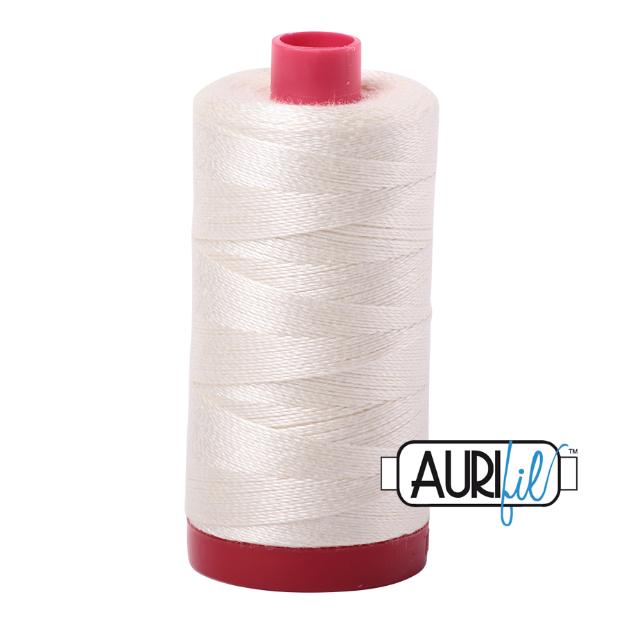 Aurifil 12wt 2026 Chalk White 100% puuvillalanka, ompeluun ja tikkaamiseen